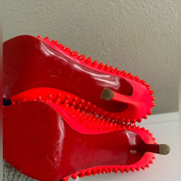 Christian Louboutin - Picture 7 of 8